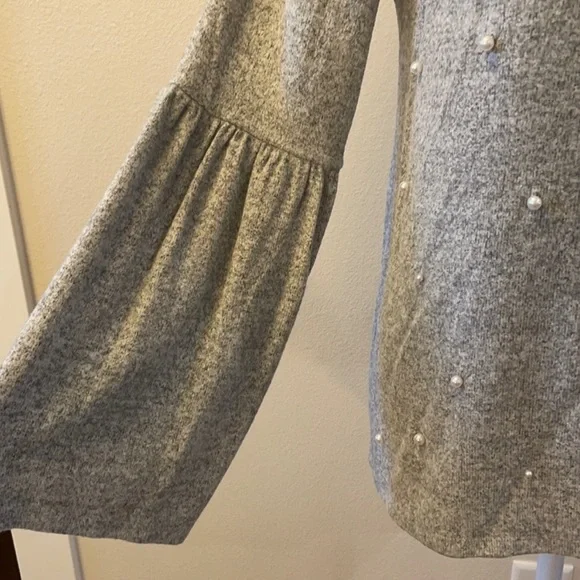 Simply Vera Vera Wang Womens Top Gray with White Pearls Size S Bell Slee… - Picture 8 of 12